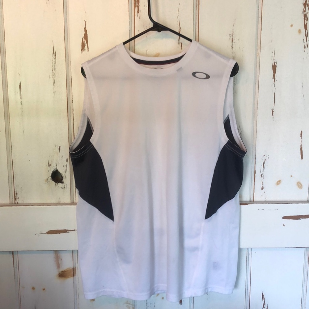 Men’s Oakley White Workout Tank Large